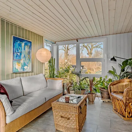 Feriehus 3 Bedroom Cozy In
