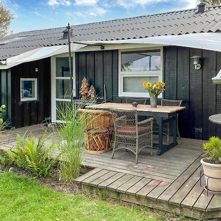 Holiday home Stunning In With Kitchen *