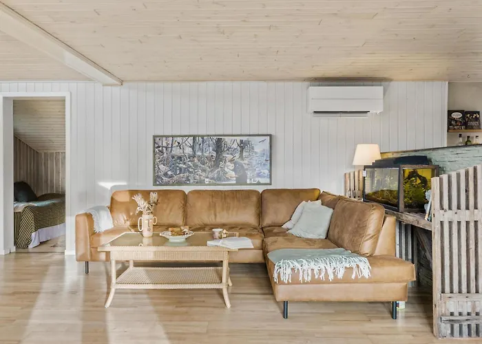 3 Bedroom Cozy In *