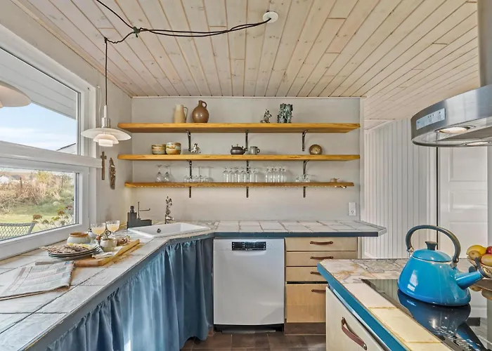 3 Bedroom Cozy In *